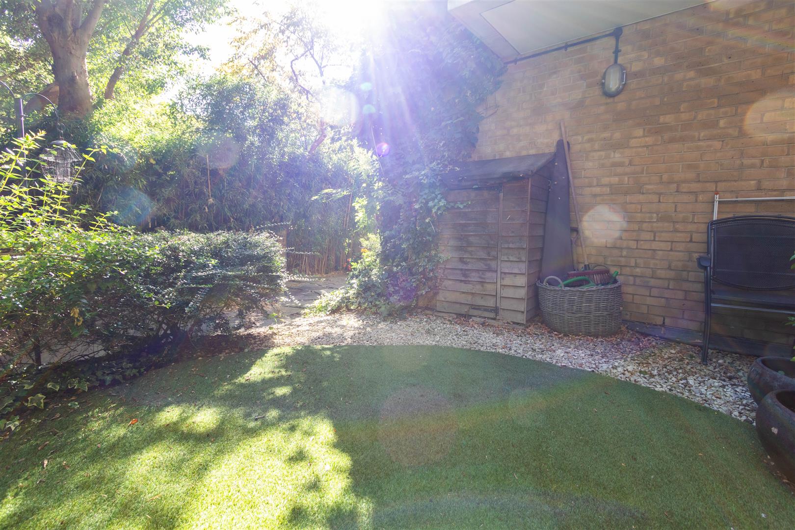 2 bed property in Regent Court, St John's Wood